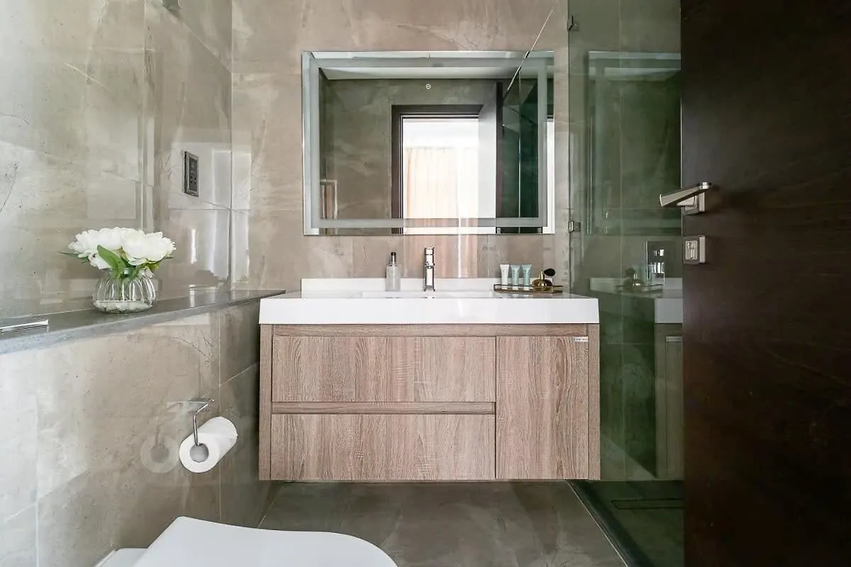 Frank Porter - Majestique Residence 2 Dubai United Arab Emirates